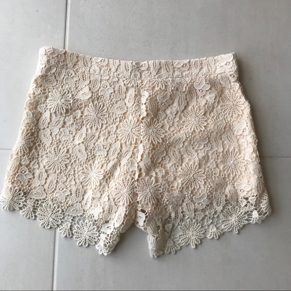 Zara Basic Ivory Lace Shorts - Picture 6 of 8